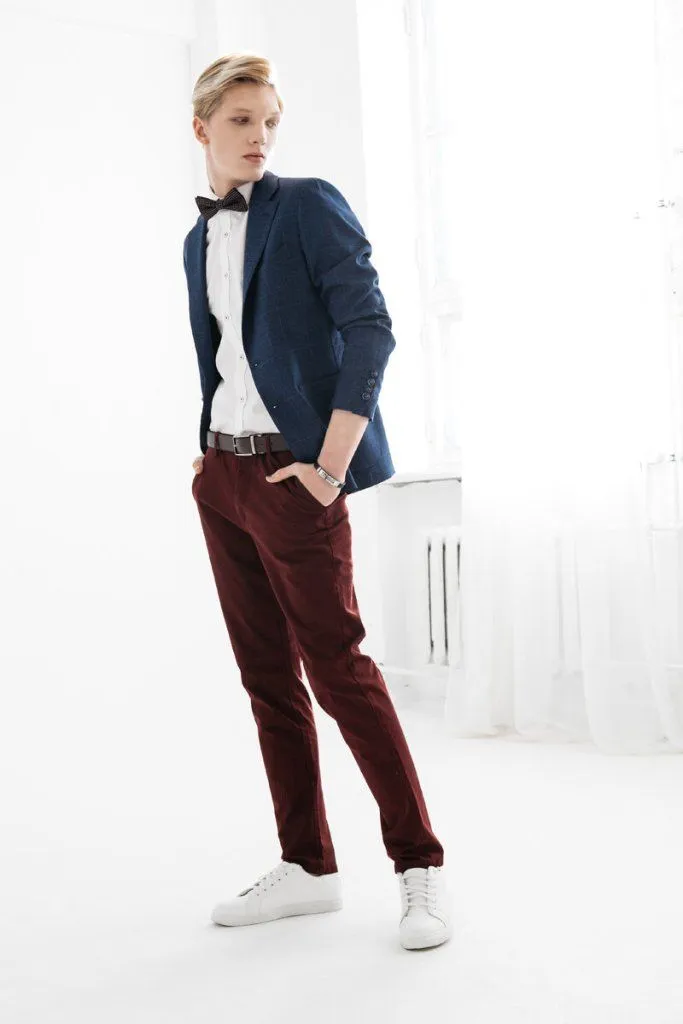 На фото: пиджак арт. JA21T014, сорочка арт. SH20T004-SL, брюки арт. P2010-SL, бабочка Peplos