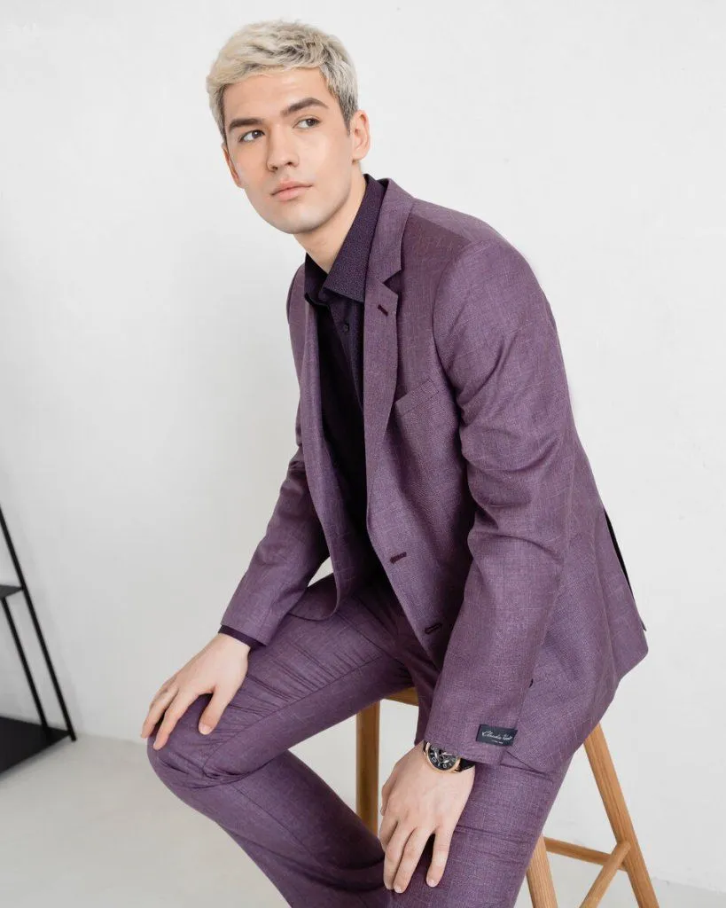 На фото: мужской костюм арт. SU22048-R, сорочка арт. SH22123-SL