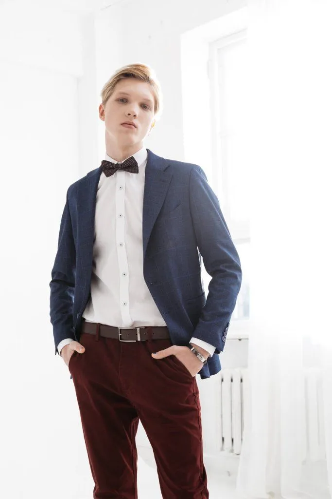 На фото: пиджак арт. JA21T014; сорочка арт. SH20T004-SL; брюки арт. P2010-SL, бабочка Peplos