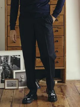 ТЕМНО-СИНИЕ МУЖСКИЕ БРЮКИ С ЗАЩИПАМИ TR26128-230  ТЕМНО-СИНИЕ МУЖСКИЕ БРЮКИ С ЗАЩИПАМИ TR26128-230